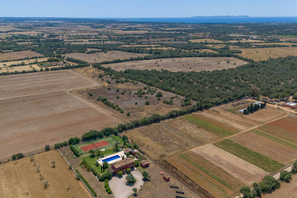 Felder und Fincas in der Ebene von Campos